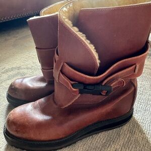Vintage Timberland Shearling lined boots